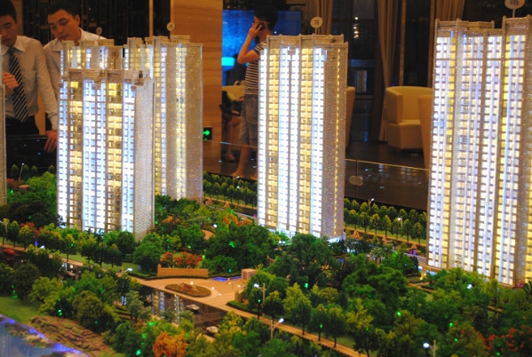 一家不起眼的沙盤模型制作工廠,將平凡的材料變成一件件令人嘆為觀止的藝術品。